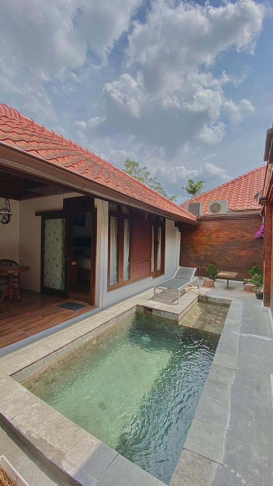 Chrome Hotel & Resort Solo Colomadu Buitenkant foto